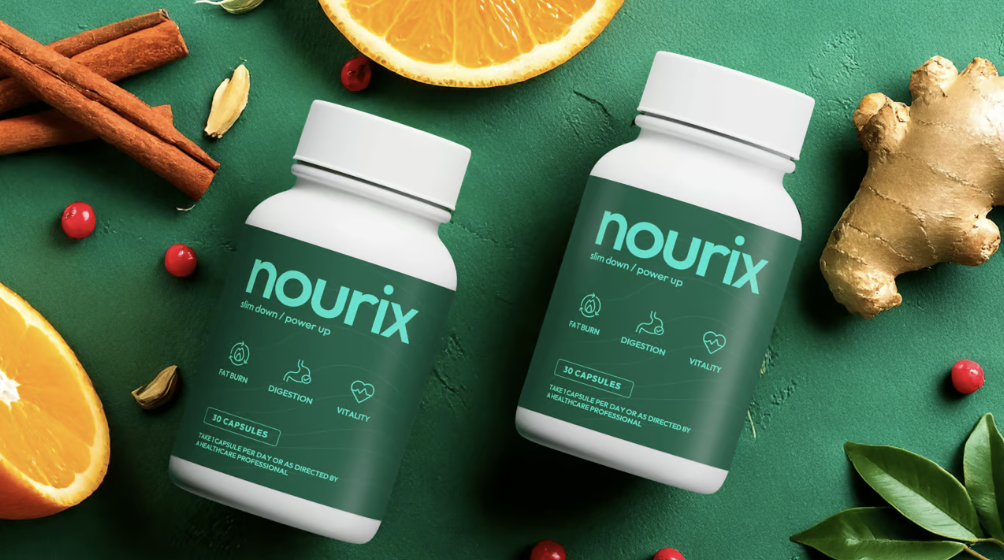 Deux flacons Nourix entourés d’ingrédients naturels comme cannelle, orange et gingembre